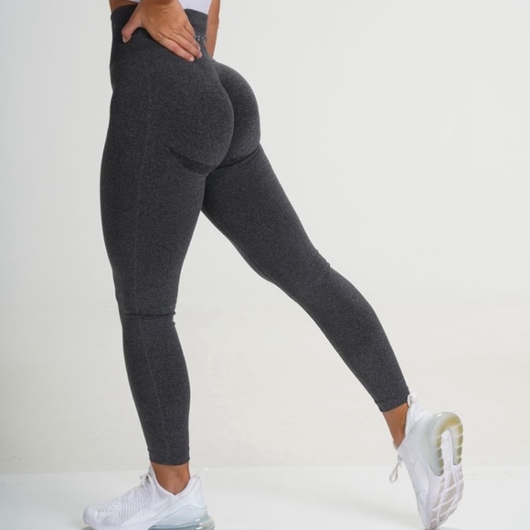 Nvgtn Black Speckled Contour Seamless 